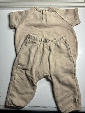easy peasy Neutral Beige Baby Two-Piece Set (3-6M)